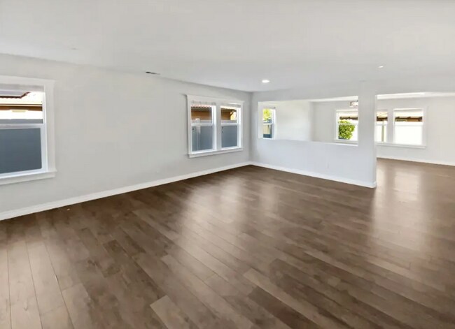 Photo - 31846 Victoria Pl