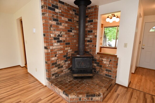 Photo - 805 NE Ash Ct