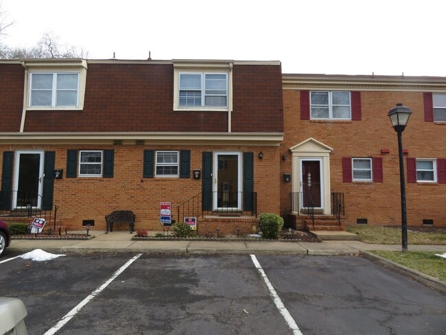 Building Photo - Woodmere Pointe Condominium-Petersburg