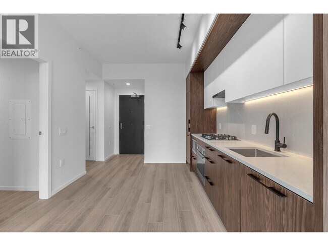 Photo - 2729 Kingsway Unit 4XX