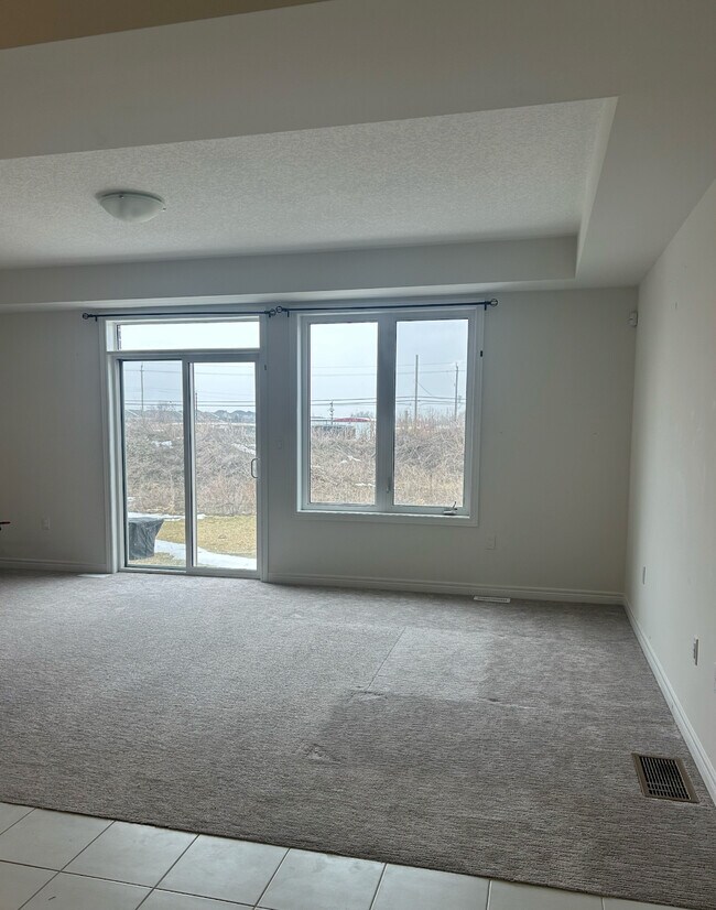 Photo - 3 BED - 2.5 BATH - STACKED TOWNHOUSE - HAMILTON