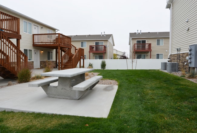 Photo - Bright 2 Bedroom Unit in a Well-Kept HOA Neighborhood