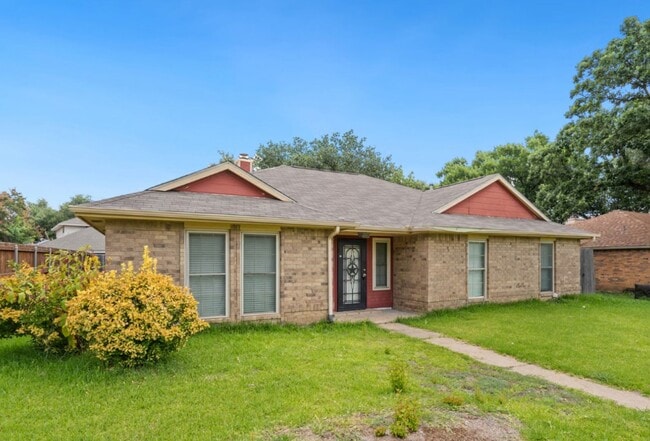 Building Photo - Great Plano 3/2/2 ready for immediate move in