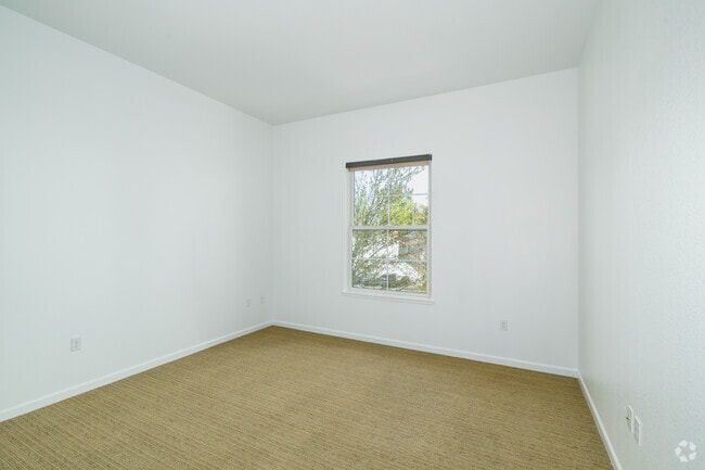 1BR, 1BA - 780SF - Bedroom