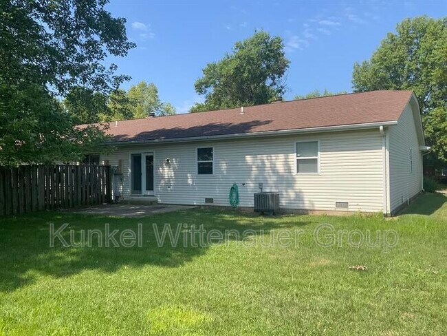 Photo - 111 Twin Oaks Dr