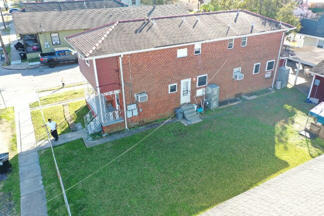 Photo - 2400 Annette St