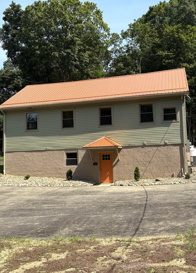 Building Photo - 1100 Valley Club Rd Unit B Rental