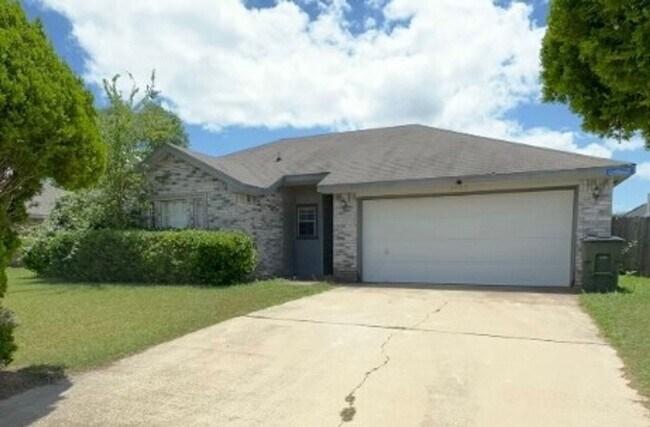Building Photo - 3bd/2ba Single-Family Home on Amethyst Dr!