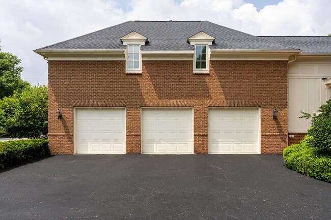 Photo - 7200 Ashcombe Ct