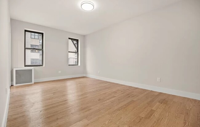 Photo - 157 E 37th St