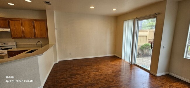 Photo - SCRIPPS RANCH - Ivy Hill - Nice 3 Bedroom / 2.5 Bath Townhouse. AVAILABLE 08/17/2026.