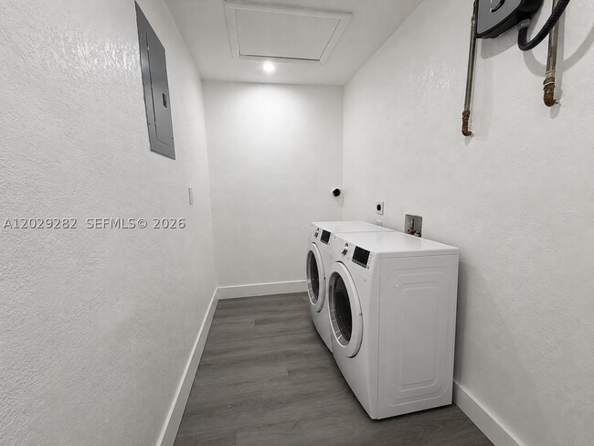 Photo - 900 NW 8th St Unit 4