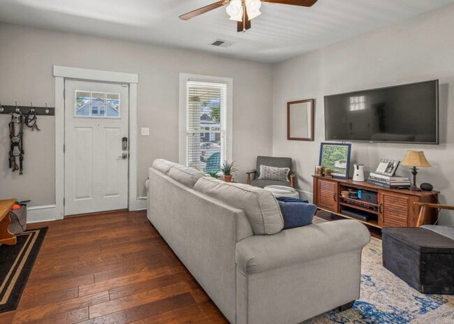 Living Room - 669 Atwood St