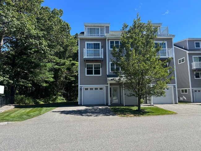 Building Photo - Winter Rental, Coastal Living Done Right –... Unit #1