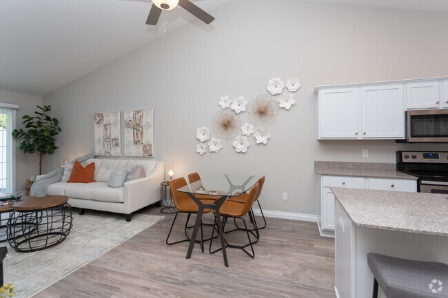 2BR, 2BA - 1200 SF