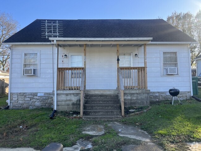 Building Photo - 525 Maple St Rental