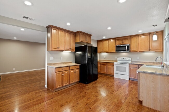 Photo - 2695 Lyon Cir