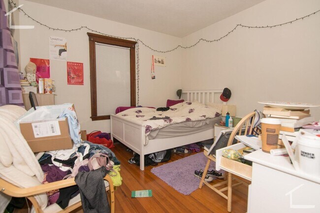 Photo - 9/1 Spacious 3BR near Oak Sq/Brighton Cent...