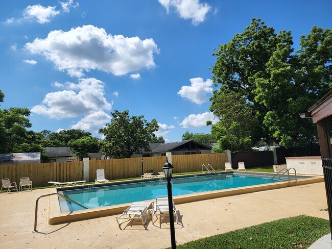 Photo - 2031 Kings Xing SW