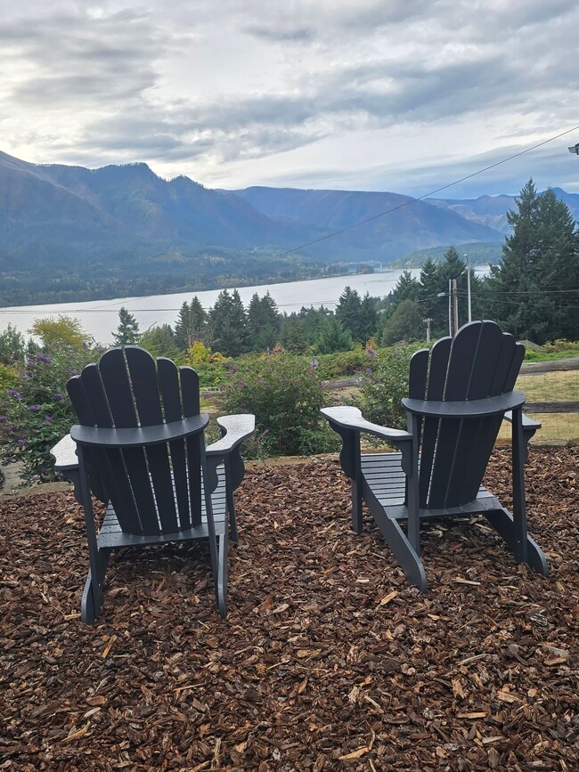 Photo - 320 NE Wisteria Way