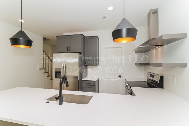 Photo - 422 Sylvania Ave