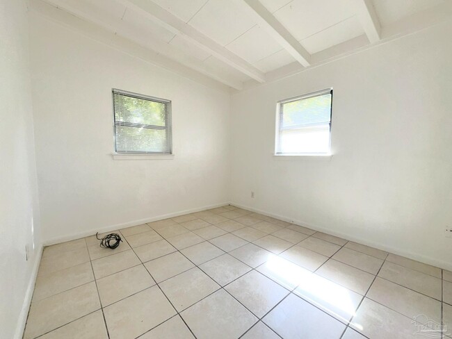 Photo - 208 Aquamarine Ave