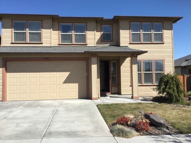 Photo - NE House Pet Friendly, 4 Bdrm, 2.5 Bath, Bonus Room, Office, Gas Heat/fireplace, A/C
