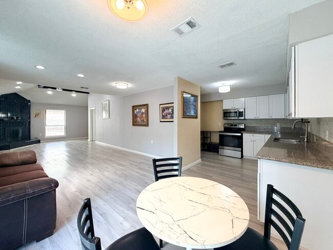 Photo - 6506 Briar Glade Dr