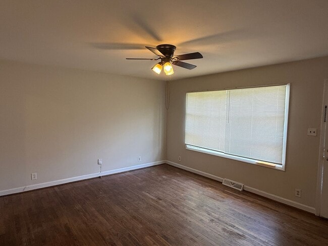 Photo - BH-beal3721 Unit 3721 Driftwood Dr. - ELT