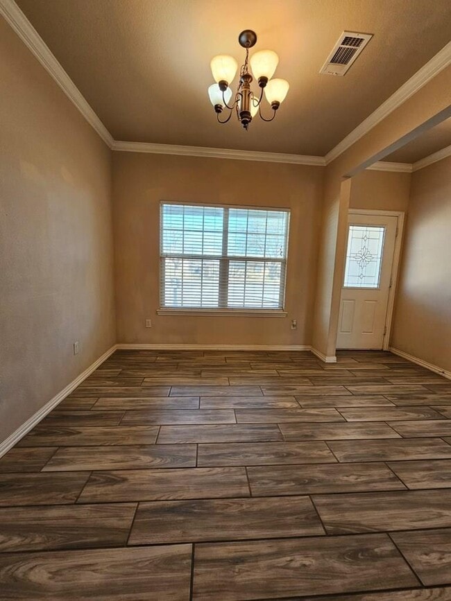 Photo - 604 NE Ave E Pl