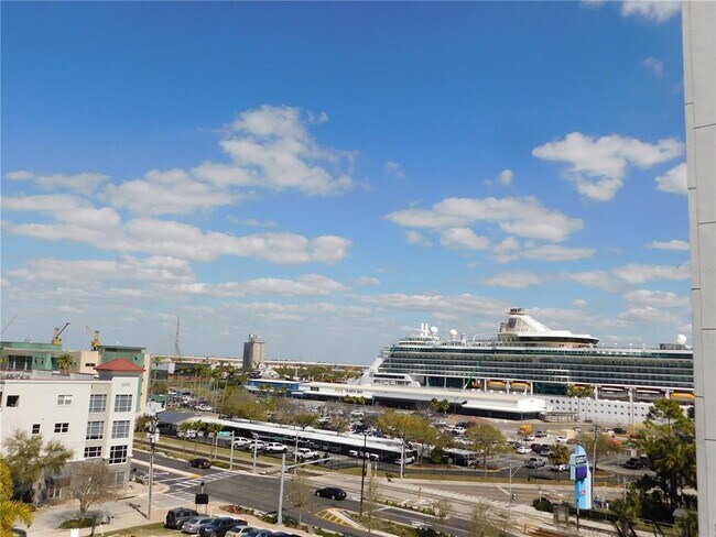 Photo - 111 N 12th St Unidad 1610 Rental