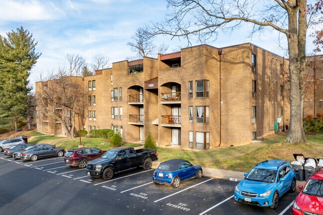 Front - Chestnut Grove Condominiums