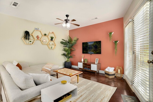 Photo - 431 W Patricia Ln Unit ID1221820P