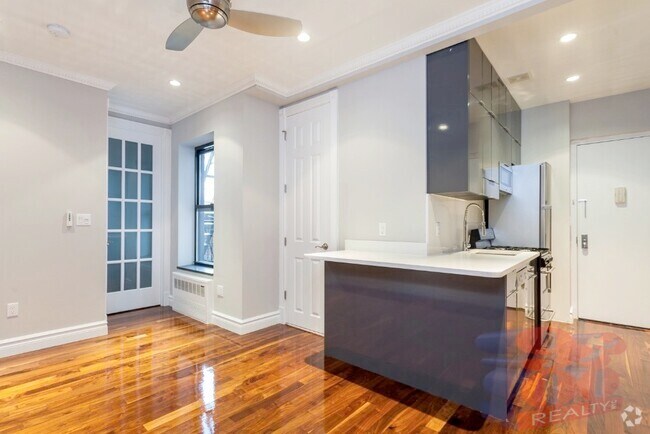 Building Photo - 1590 Lexington Ave Rental