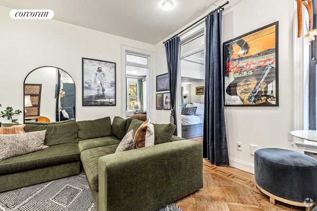 Building Photo - 137 W 12th St Rental