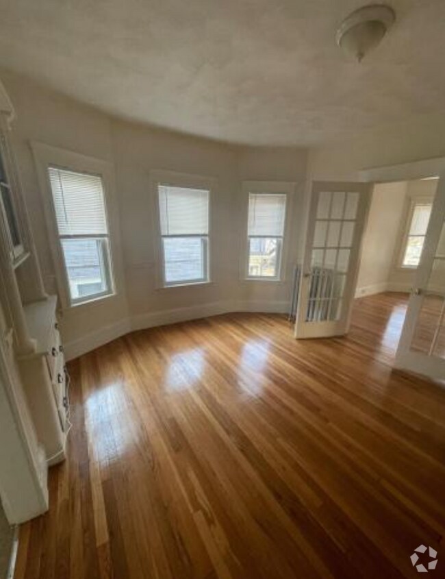 Building Photo - 10 Pinkham Rd Unit 2 Rental