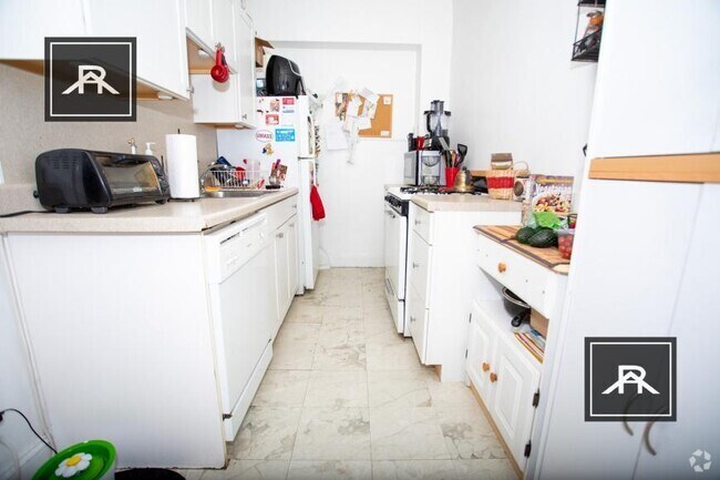 Building Photo - 1 bedroom in Brighton MA 02135 Unit 6 Rental
