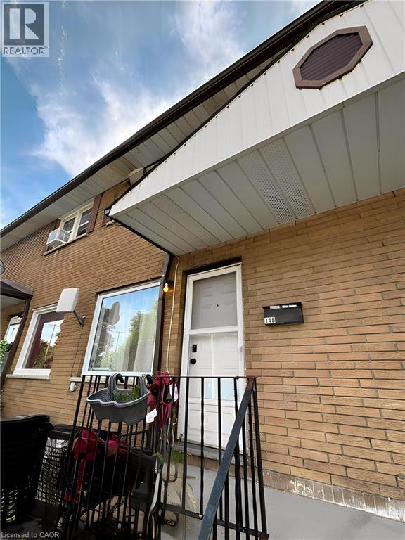Photo - 148 Bishop St S
