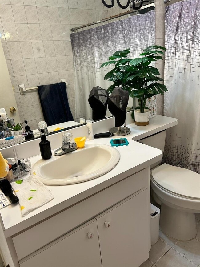 Photo - 1560 W 46th St Unit 122