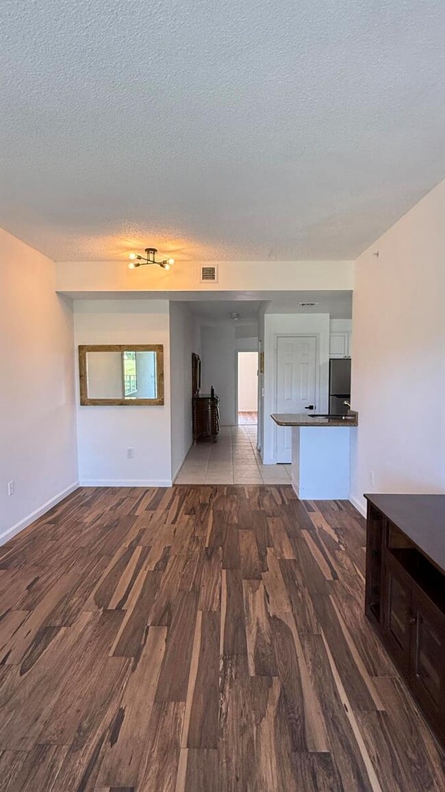 Building Photo - 2080 Greenview Shores Blvd Unit 411 Rental