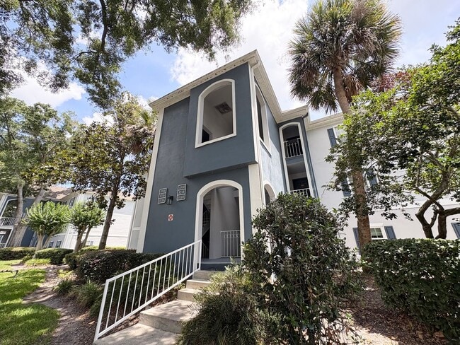Building Photo - 2B/2.5 Condo in Longwood - Wood floors, great views, large balcony