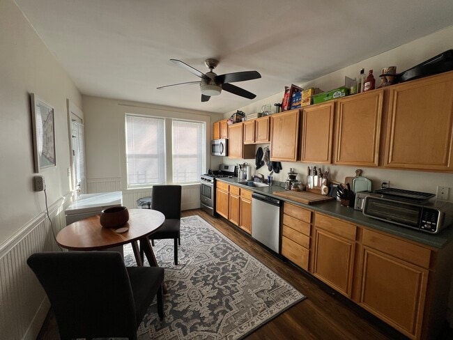 Building Photo - 15 Fairfield St Unit 1L