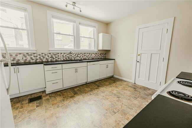Photo - 297-303-303 Dartmouth St