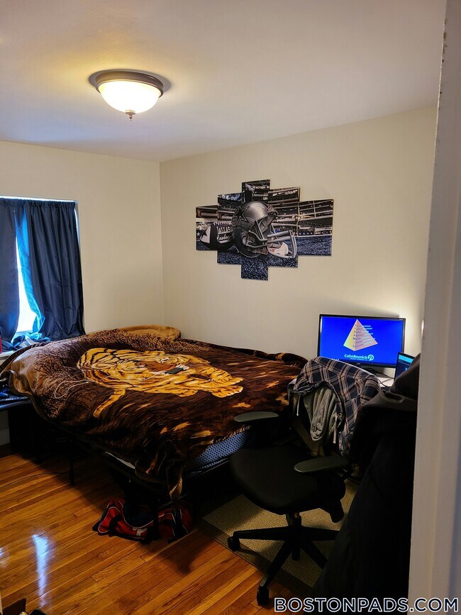 63 Selkirk Rd Unit 4