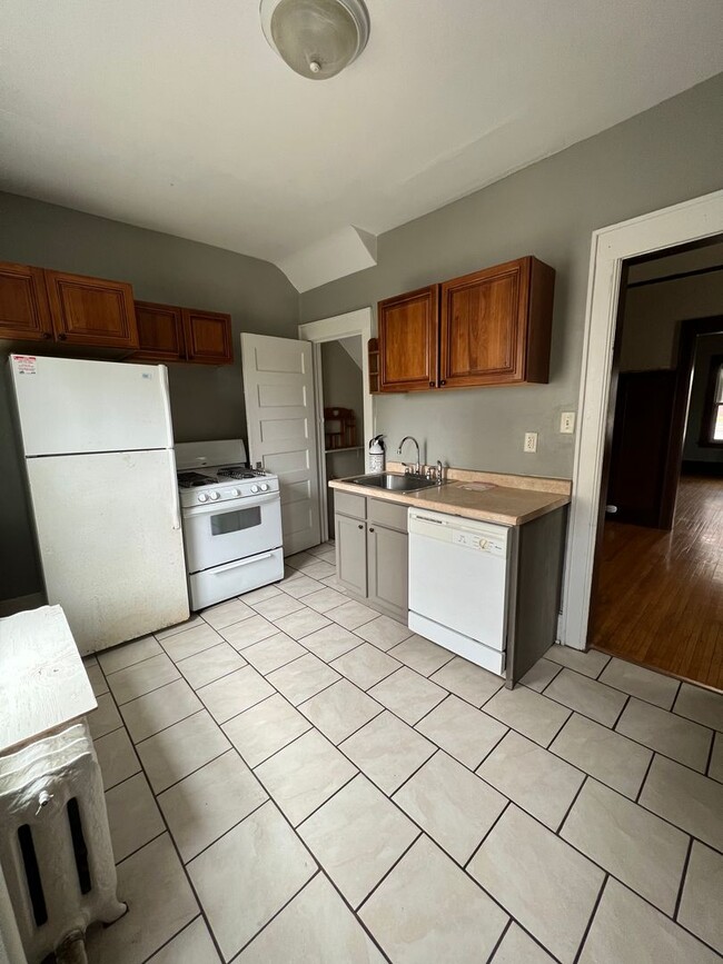 Photo - AVAILABLE JUNE -  4 Bed 1 Bath Townhome