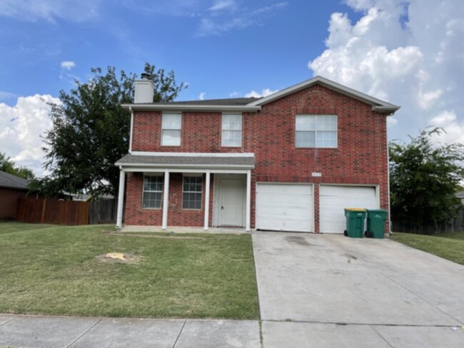 Updated 2 Story in DeSoto ISD - Updated 2 Story in DeSoto ISD Casa