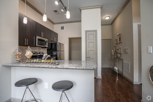 1BR, 1BA - 713SF - Kitchen