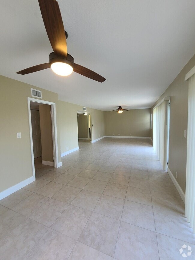 Building Photo - 3201 Bayview Dr Unit C Rental