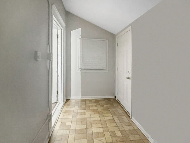 Photo - 704 N Michigan Ave