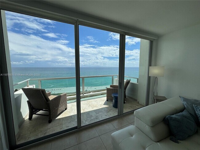 Building Photo - 5161 Collins Ave Unit 1717 Rental